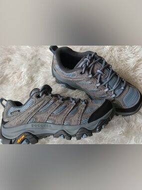 Merrell light blue wide Moab 3 Vibram outdoors Hiking Shoes, Size  5.5W